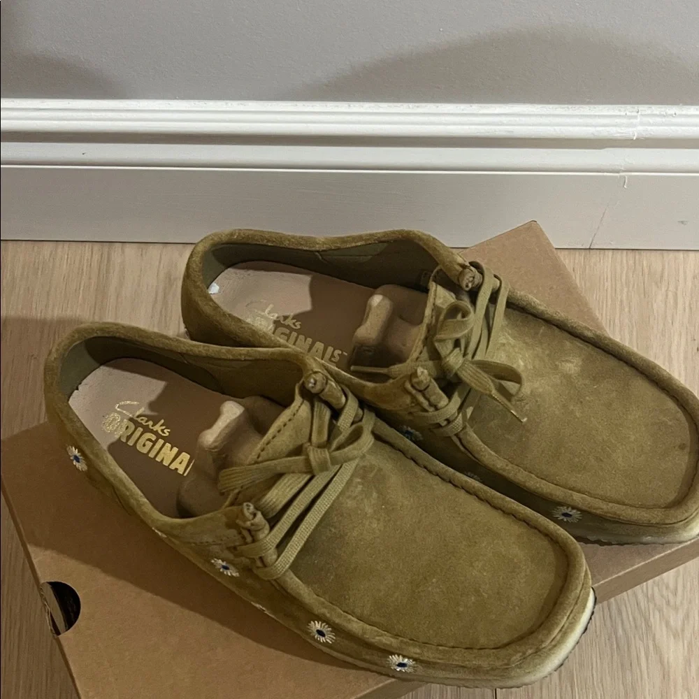 Clarks Olive Loafers for Men - Picture 2 of 9